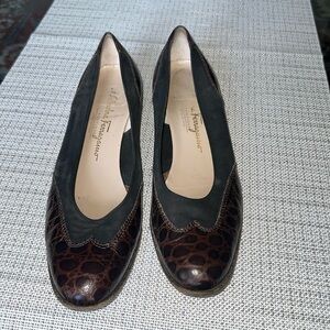 Vintage 70s Ferragamo heels, size 10B, leather and black suede, USED 😍